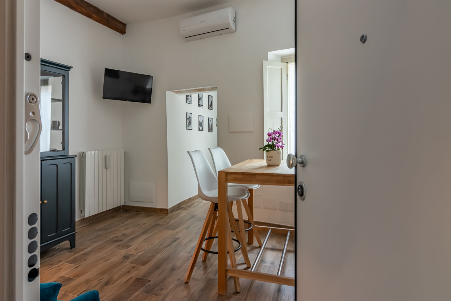 Bed & box gallery image
